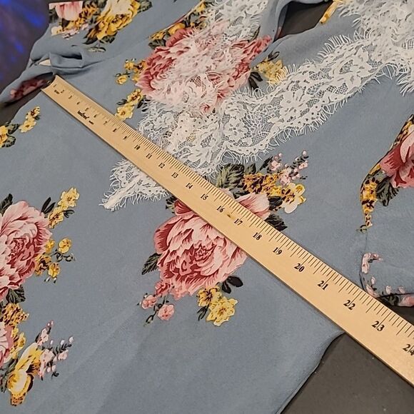 SHEIN sz 0XL poly fabric with lace - Picture 4 of 11